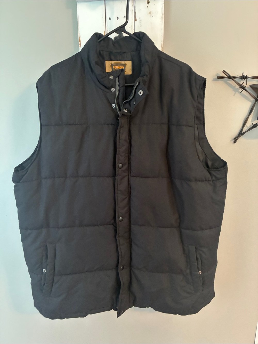 Men’s black big and tall puffer vest